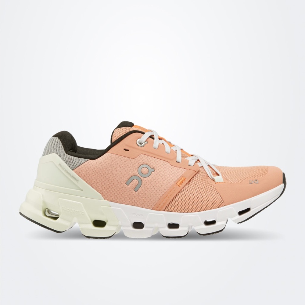 On Running Cloudflyer 4 Peach | Aloe
Sneakers women size 9.5 NEW